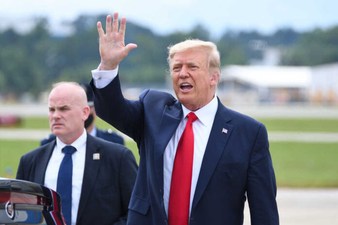 Marietta,,Ga-,September,25,,2020:,President,Trump,Waves,And,Yells