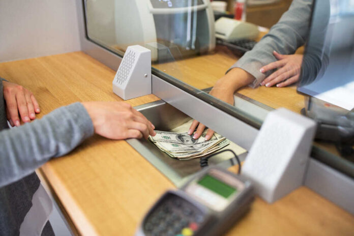 People,,Withdrawal,,Saving,And,Finance,Concept,-,Clerk,Giving,Cash