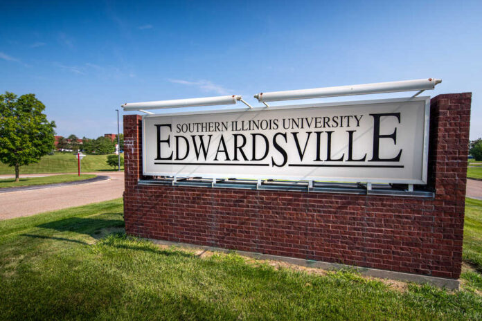 Edwardsville,,Il—july,7,,2021;,Brick,Sign,Alongside,Road,With,Campus