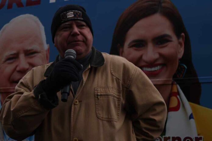 Grand,Rapids,,Mn,,Usa,-,November,6,,2022:,Gov.,Tim
